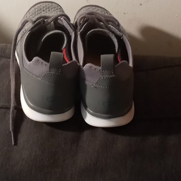 Shoe - Picture 3 of 3